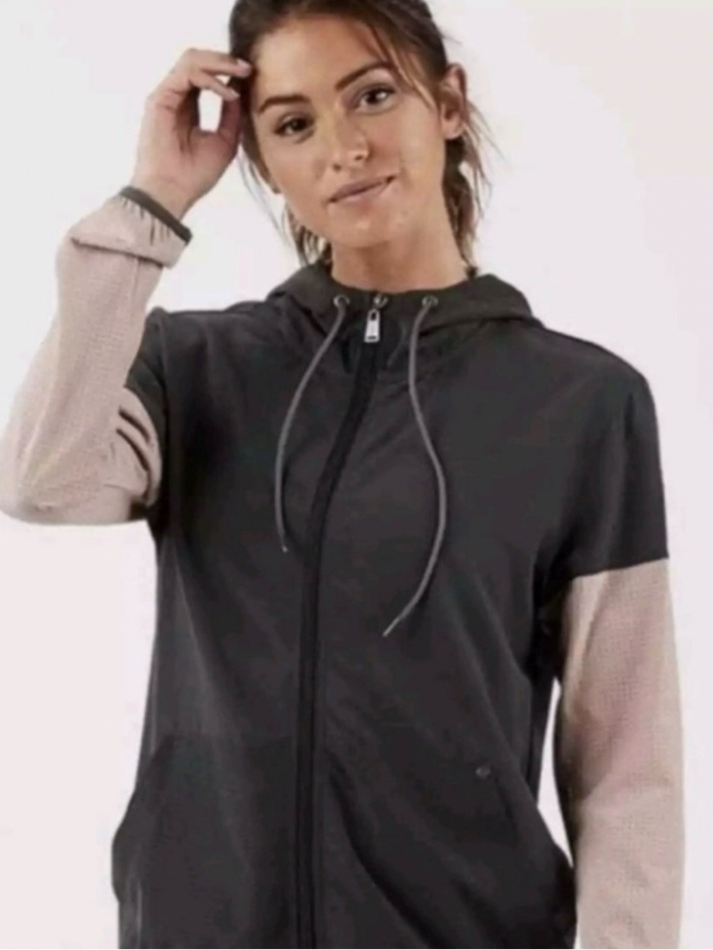 Vuori Stonesteps Windbreaker Black with Light Pink Sleeves and Hood. Large.